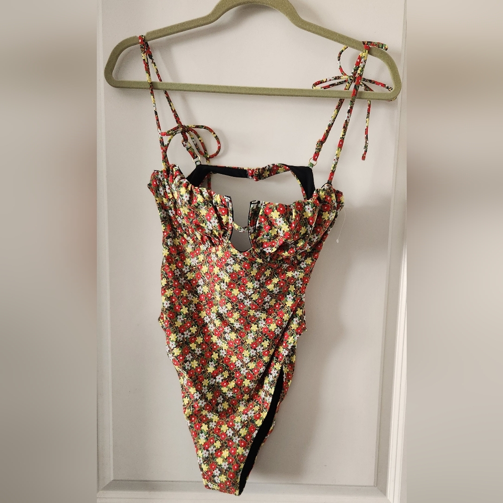 Montce Sienna Petal One‎ Piece Swimsuit - Picture 12 of 16
